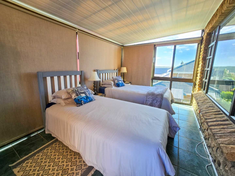 5 Bedroom Property for Sale in Stilbaai Wes Western Cape